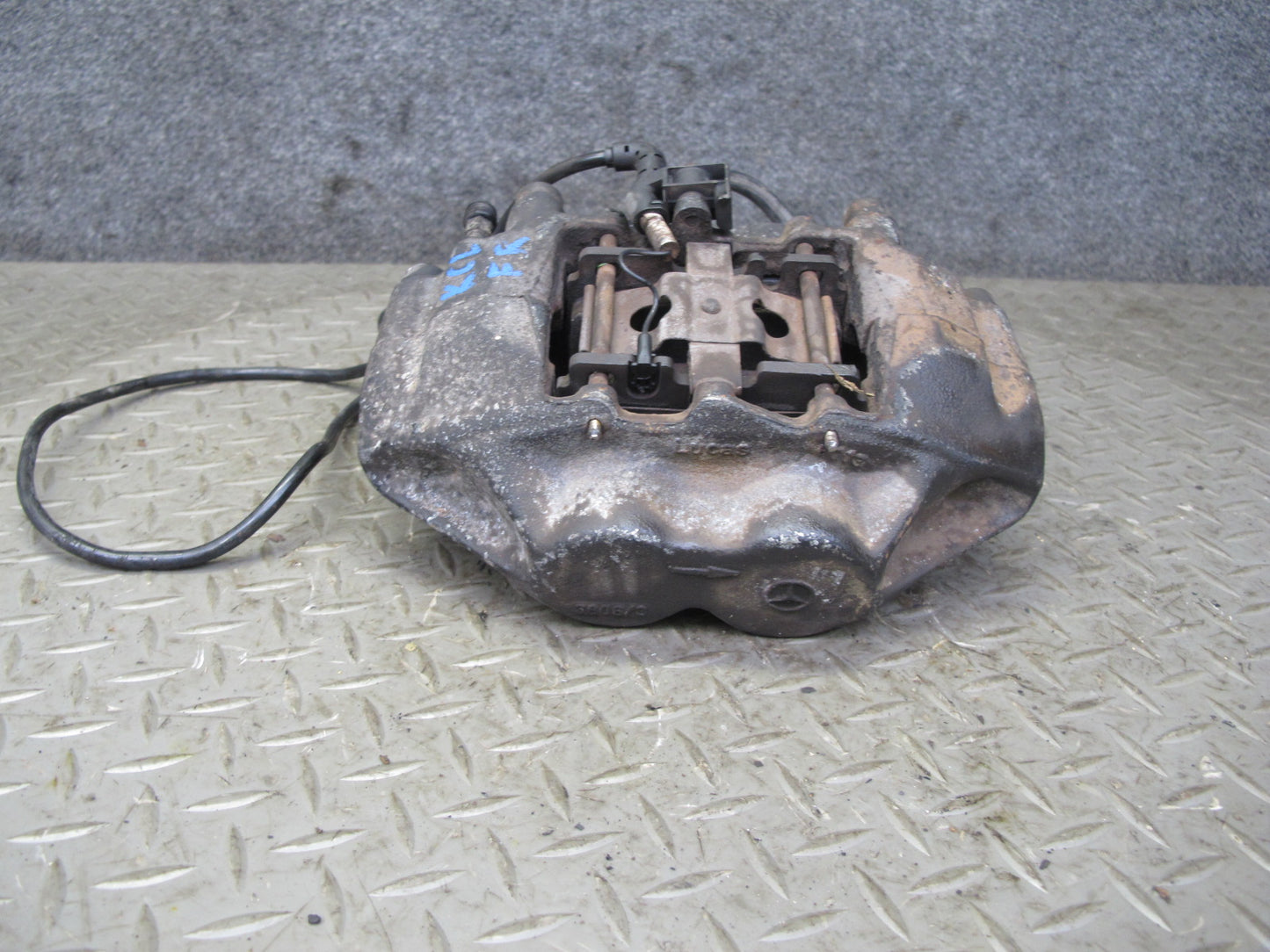 96-99 Mercedes W140 C140 Set of 2 Front Left & Right Brake Caliper OEM