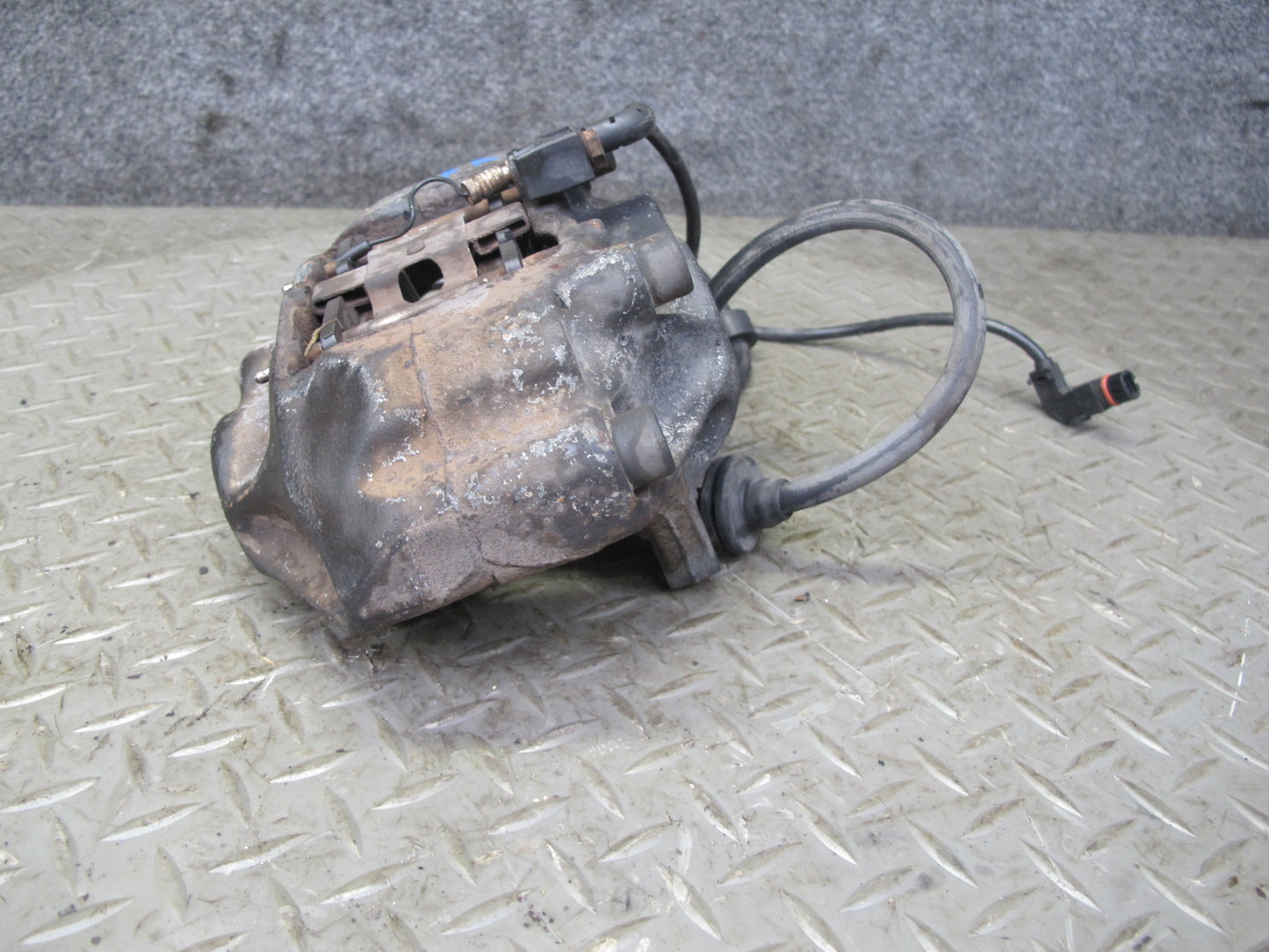 96-99 Mercedes W140 C140 Set of 2 Front Left & Right Brake Caliper OEM