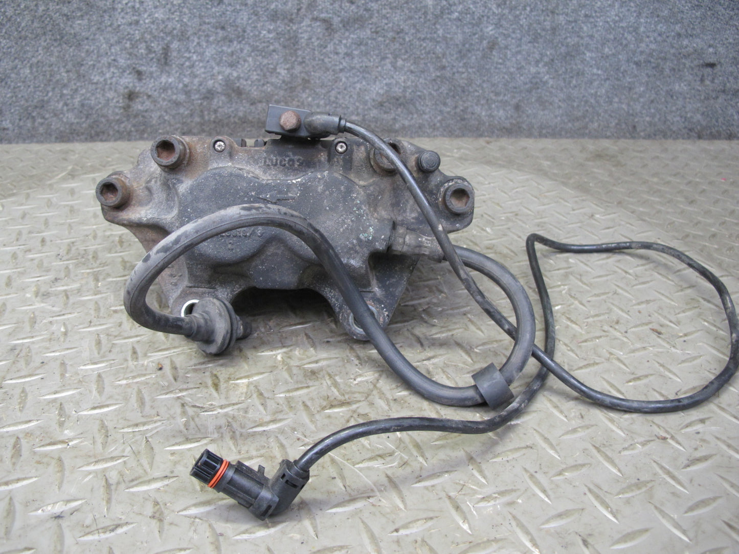 96-99 Mercedes W140 C140 Set of 2 Front Left & Right Brake Caliper OEM