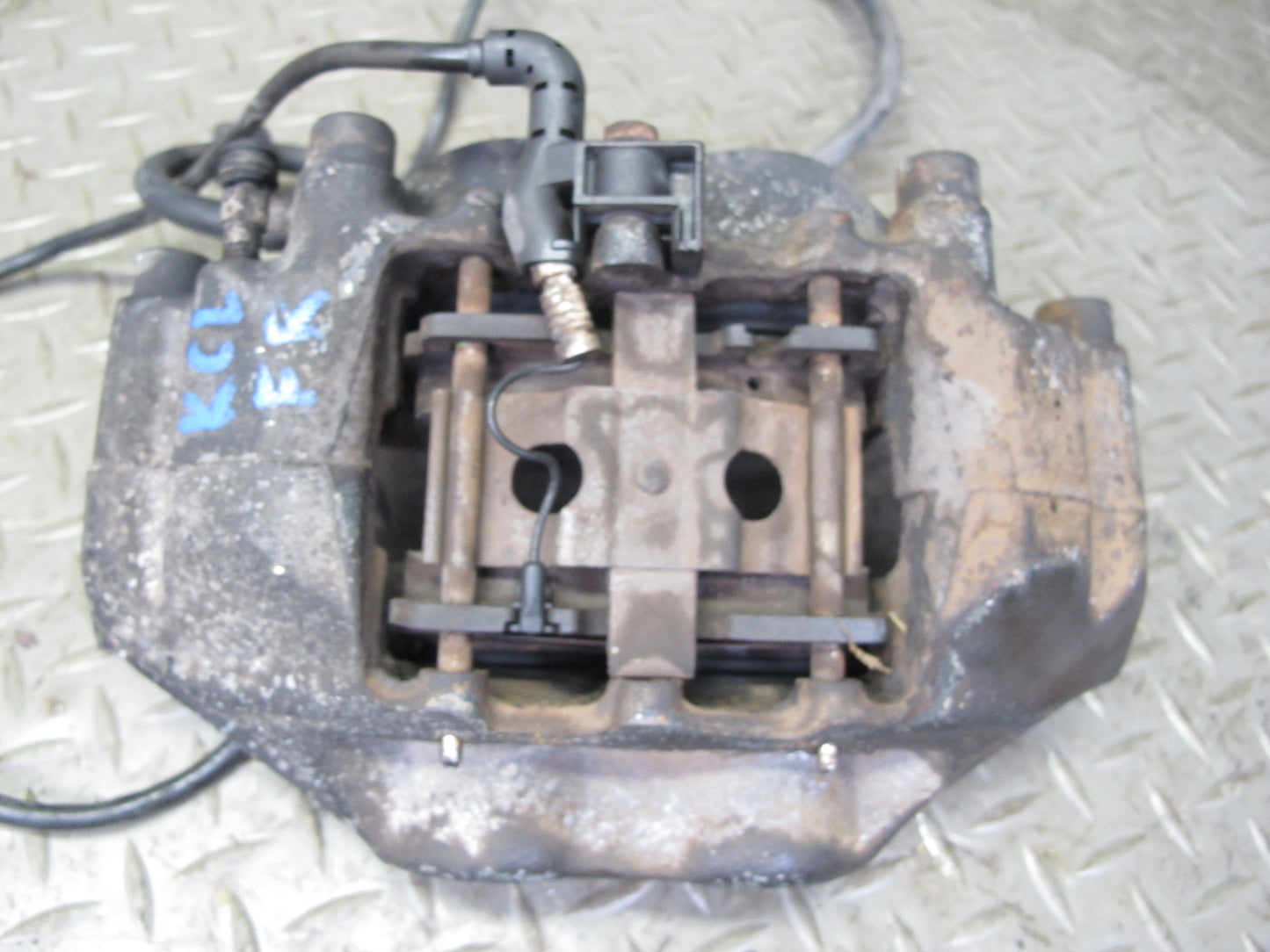 96-99 Mercedes W140 C140 Set of 2 Front Left & Right Brake Caliper OEM
