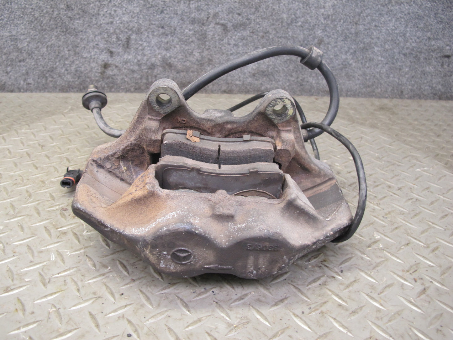 96-99 Mercedes W140 C140 Set of 2 Front Left & Right Brake Caliper OEM