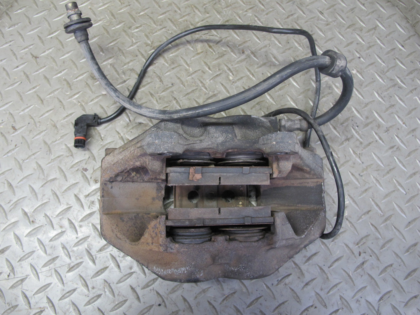 96-99 Mercedes W140 C140 Set of 2 Front Left & Right Brake Caliper OEM