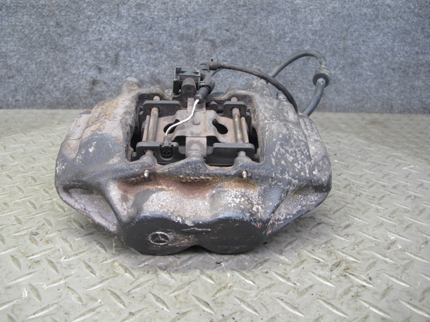 96-99 Mercedes W140 C140 Set of 2 Front Left & Right Brake Caliper OEM