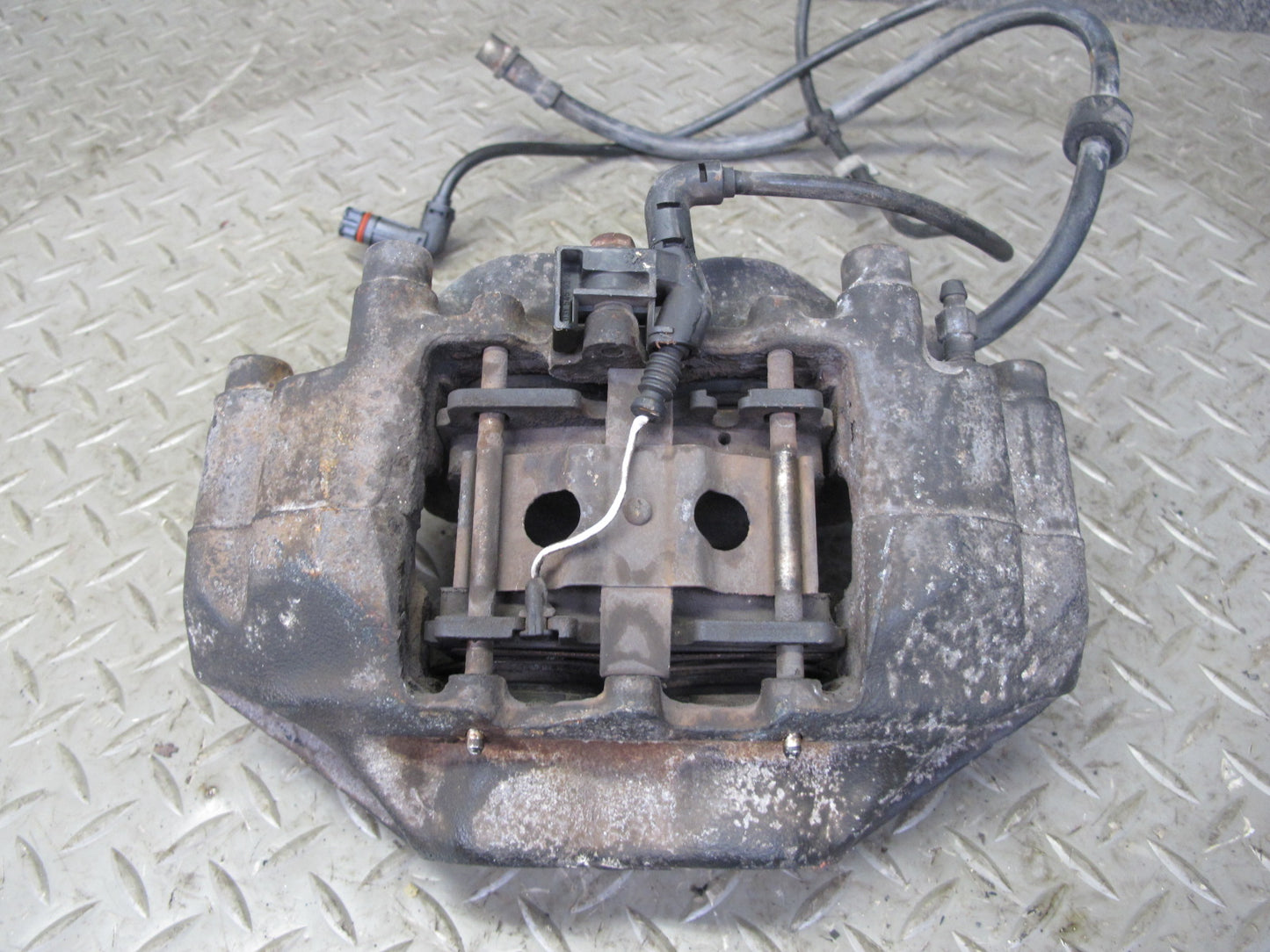 96-99 Mercedes W140 C140 Set of 2 Front Left & Right Brake Caliper OEM