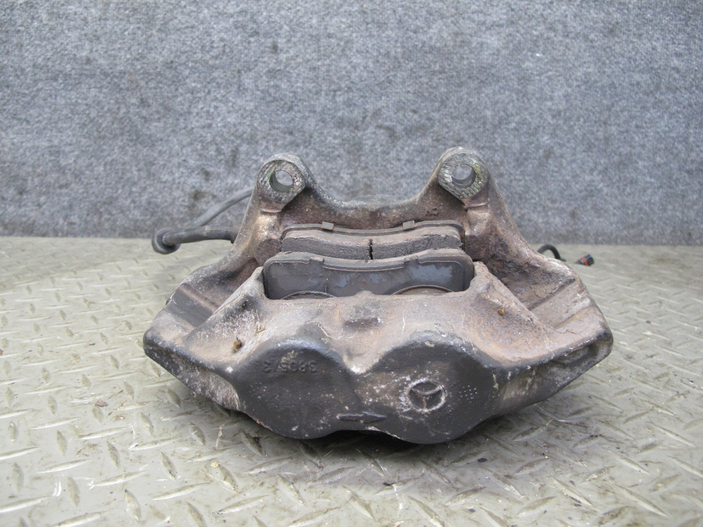 96-99 Mercedes W140 C140 Set of 2 Front Left & Right Brake Caliper OEM