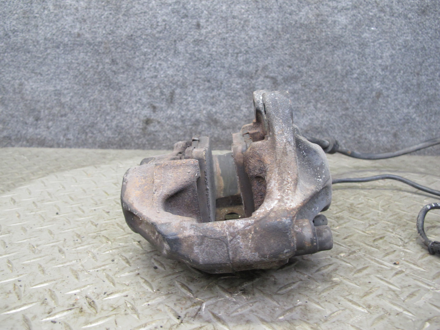 96-99 Mercedes W140 C140 Set of 2 Front Left & Right Brake Caliper OEM