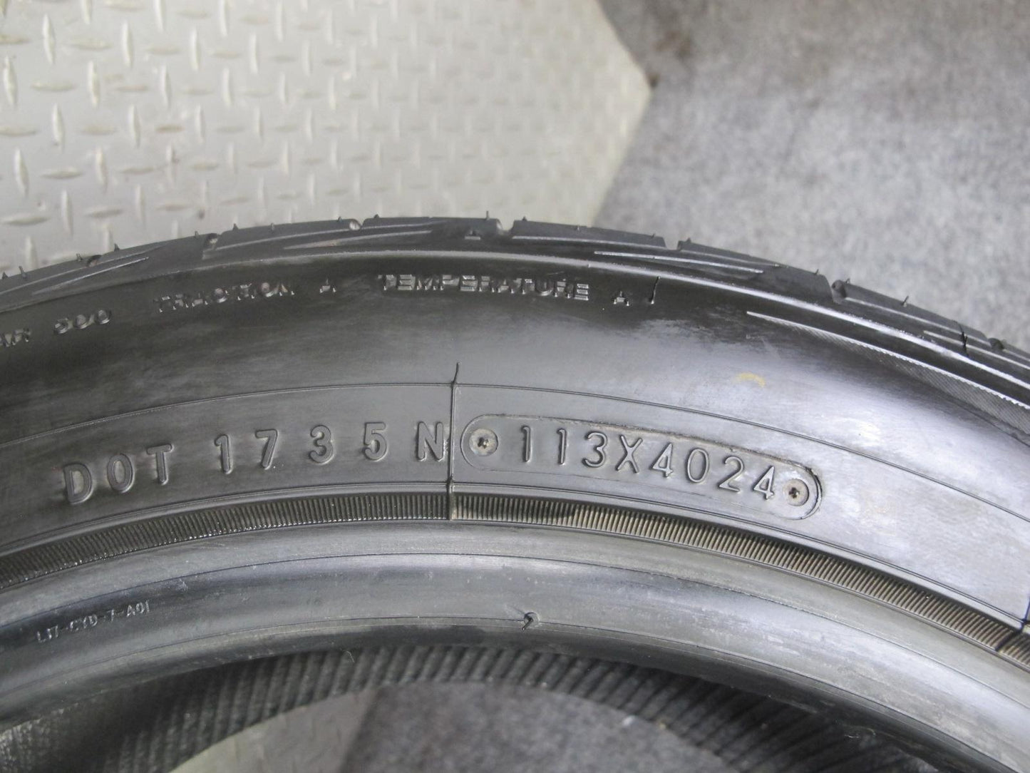 Set of 2 Toyo Extensa HP II ALL Season Tire 275/40 R17 98W 4024 9/32 Tread