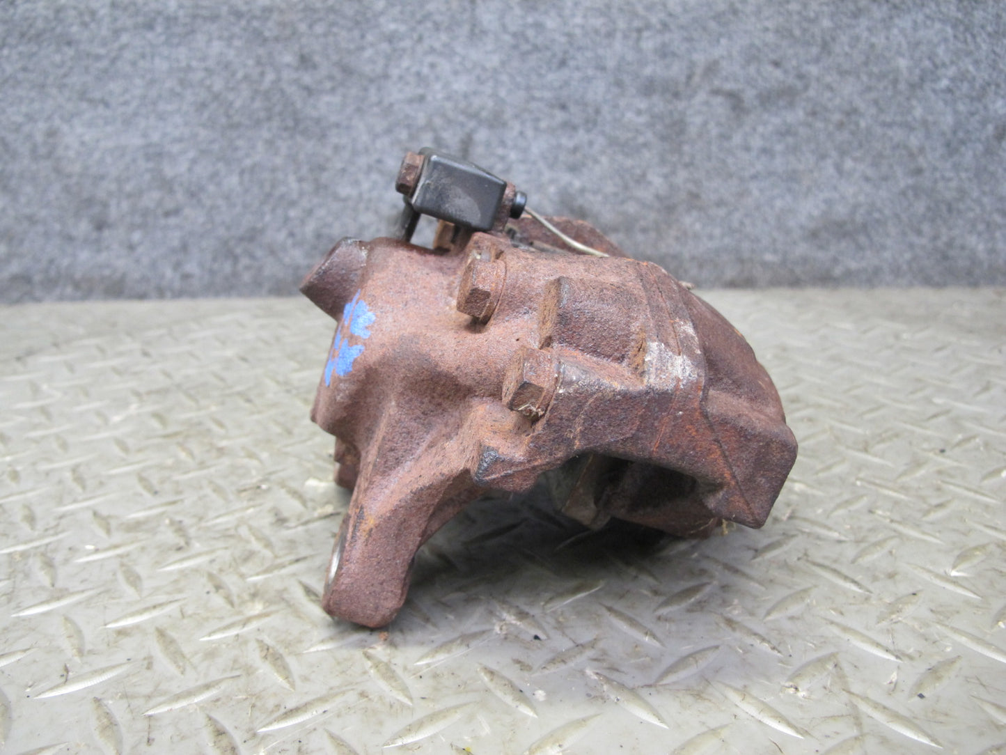 96-99 Mercedes W140 C140 Set of 2 Rear Left & Right Brake Caliper OEM