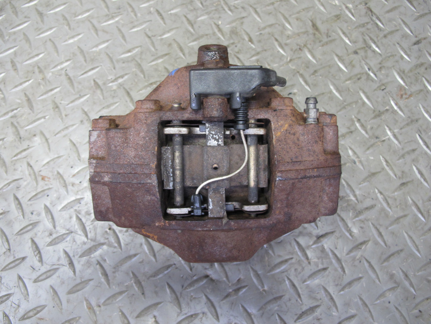 96-99 Mercedes W140 C140 Set of 2 Rear Left & Right Brake Caliper OEM