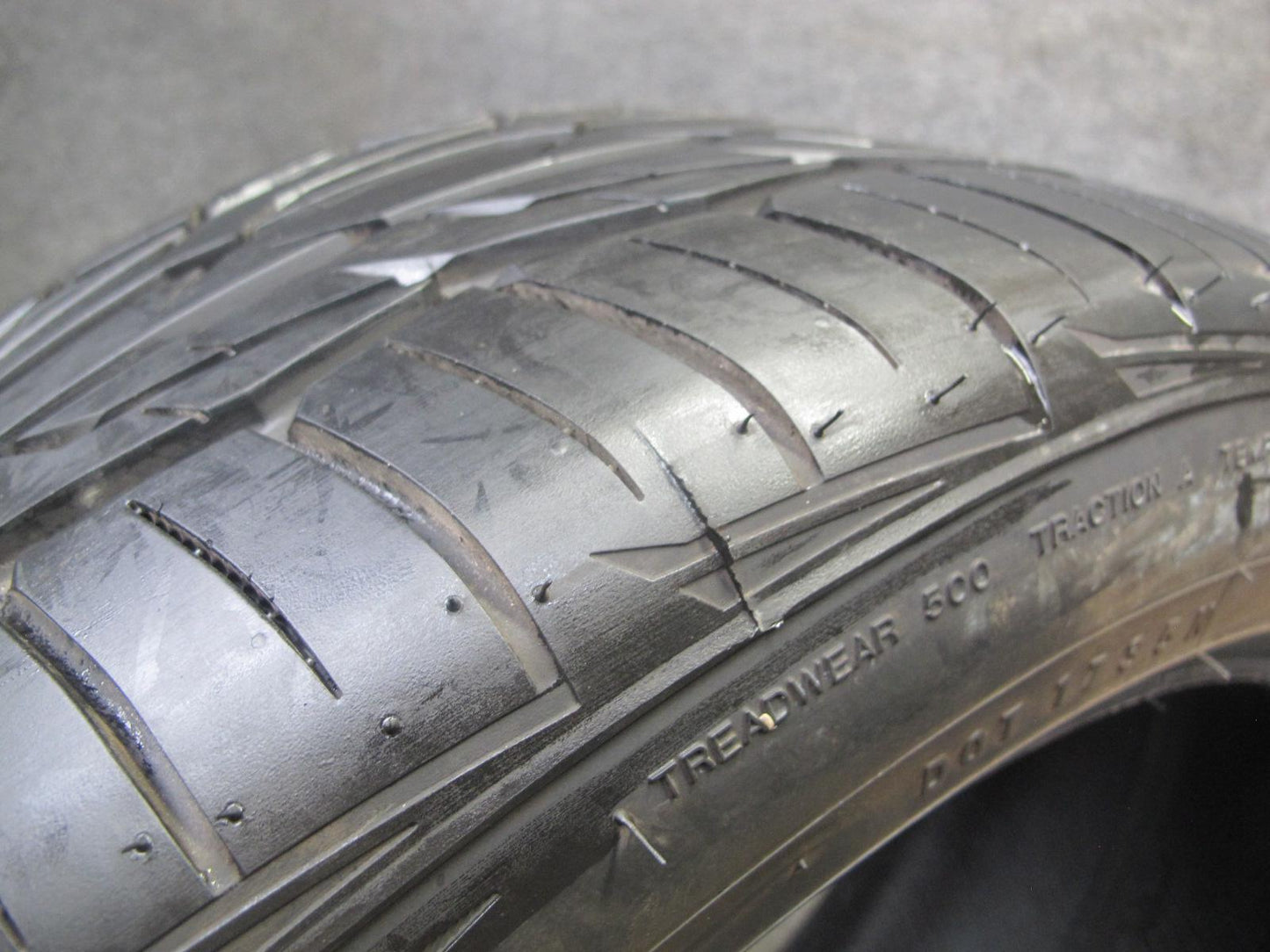 Set of 2 Toyo Extensa HP II ALL Season Tire 275/40 R17 98W 3824 0424 9/32 Tread