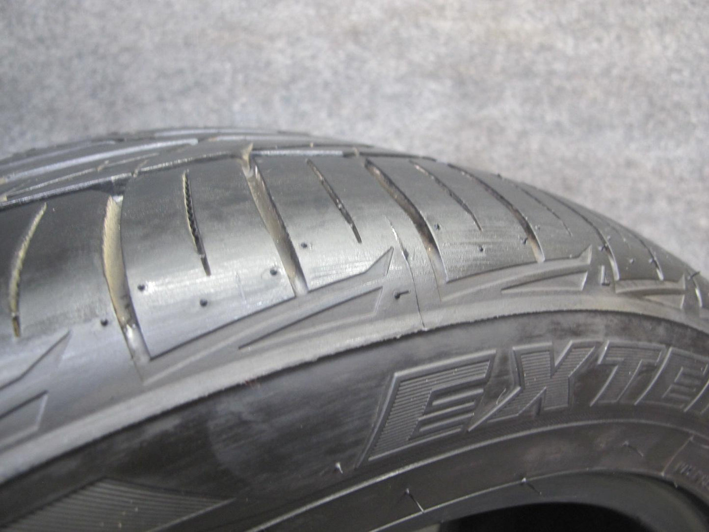 Set of 2 Toyo Extensa HP II ALL Season Tire 275/40 R17 98W 3824 0424 9/32 Tread