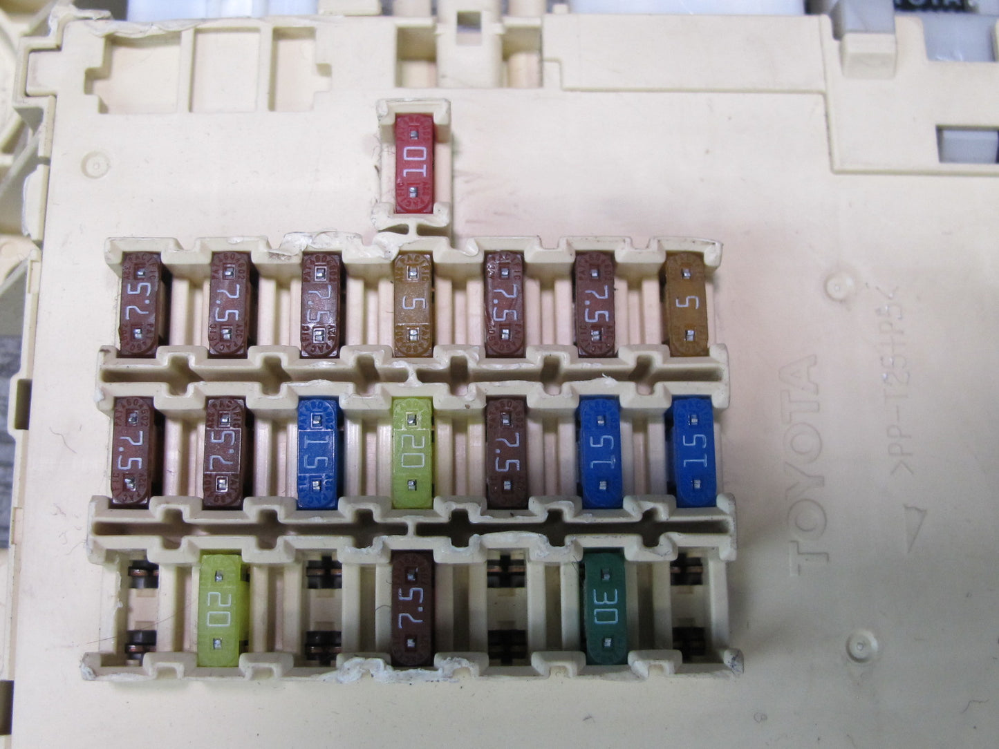 04-06 Lexus UCF30L LS430 Front Left Fuse Relay Junction Box Module OEM