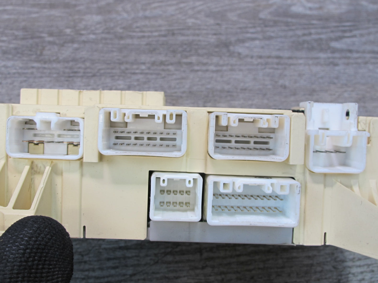 04-06 Lexus UCF30L LS430 Front Left Fuse Relay Junction Box Module OEM