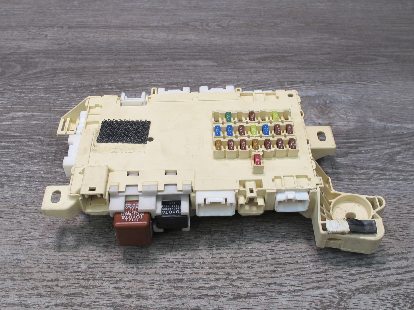 04-06 Lexus UCF30L LS430 Front Left Fuse Relay Junction Box Module OEM
