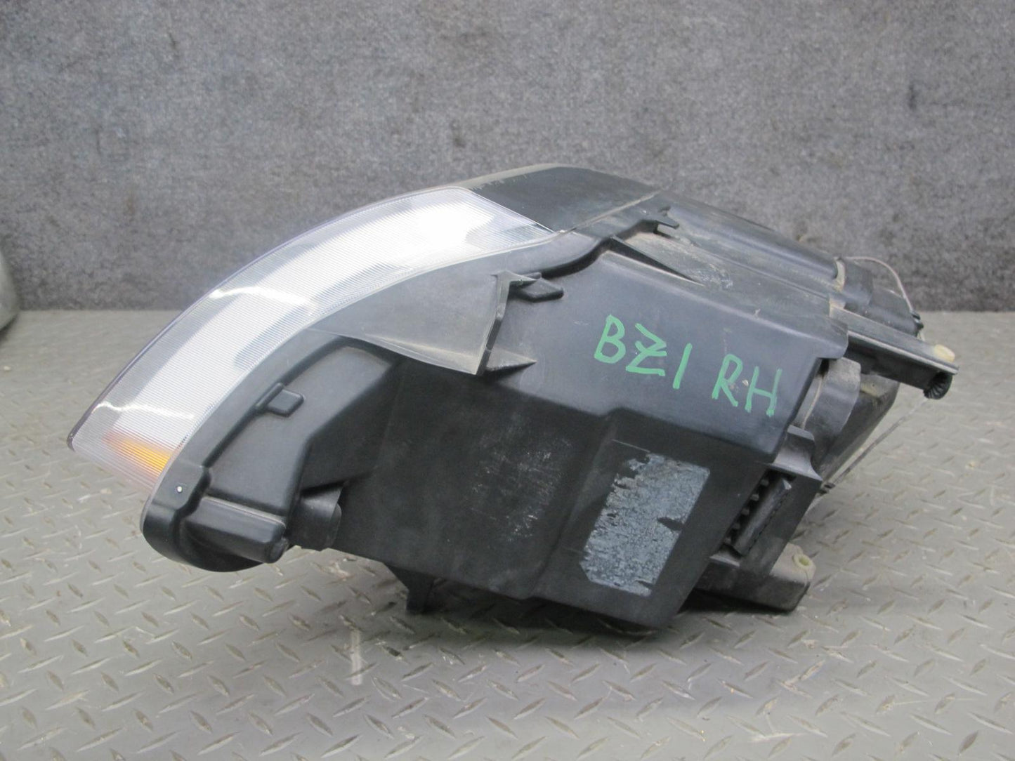 03-05 BMW E85 Z4 3.0i Front Right Passenger Side Xenon HID Headlight Lamp OEM
