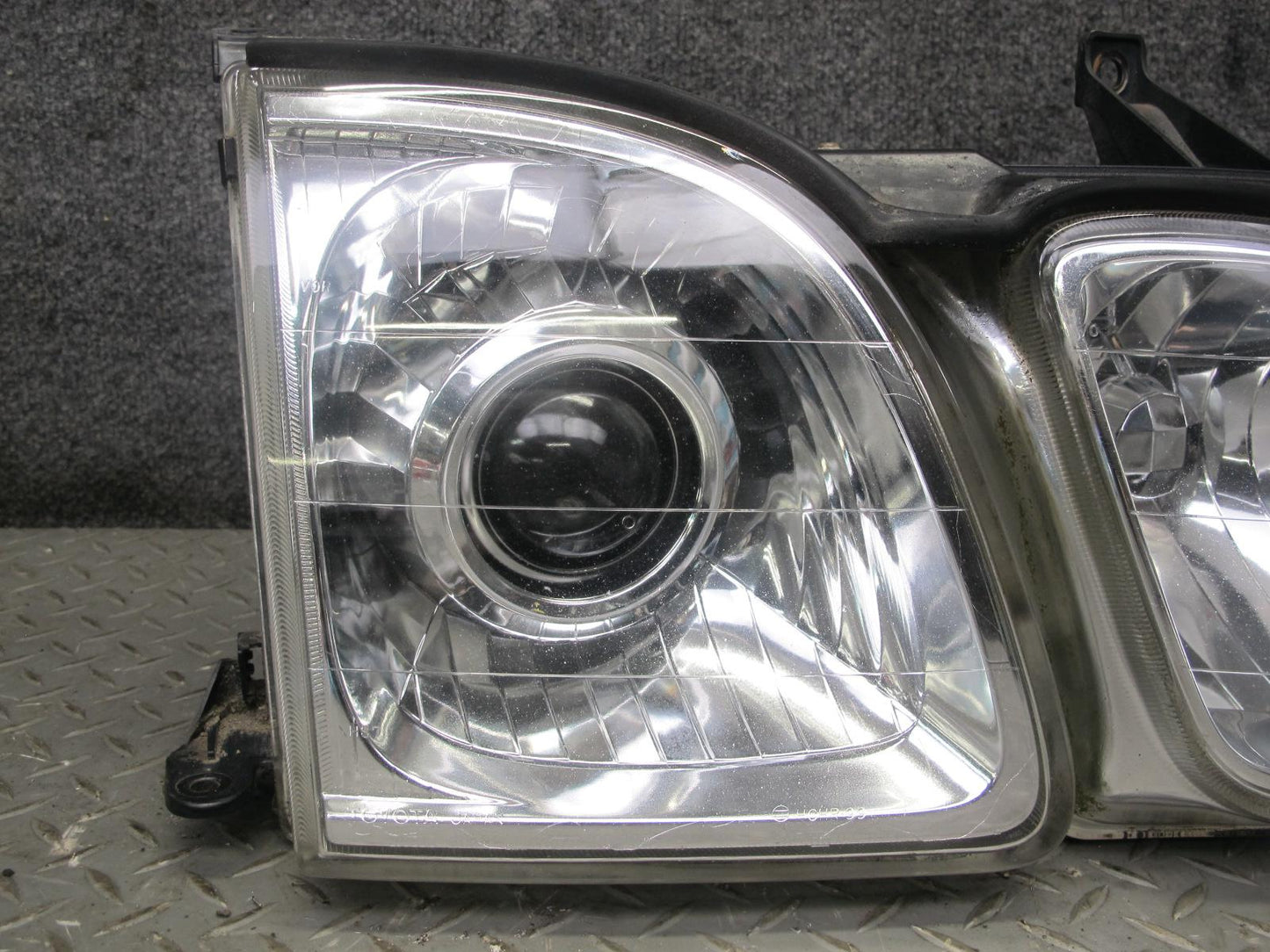 1998-2002 Lexus LX470 Front Right Pass Side Halogen Headlight Lamp