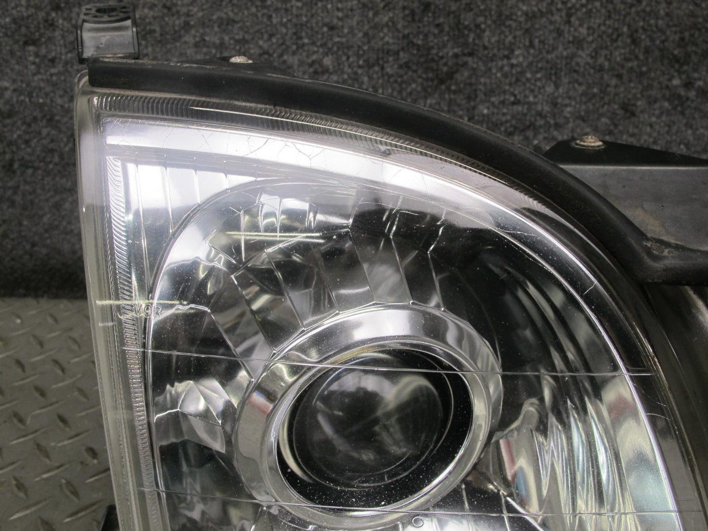 1998-2002 Lexus LX470 Front Right Pass Side Halogen Headlight Lamp