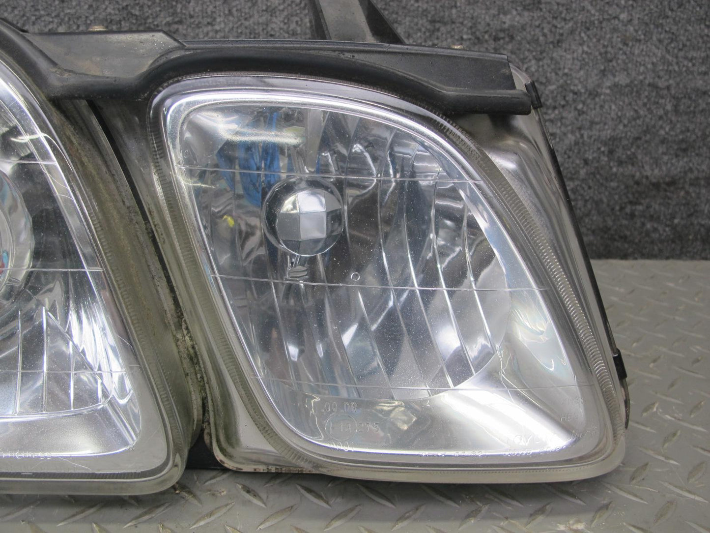 1998-2002 Lexus LX470 Front Right Pass Side Halogen Headlight Lamp