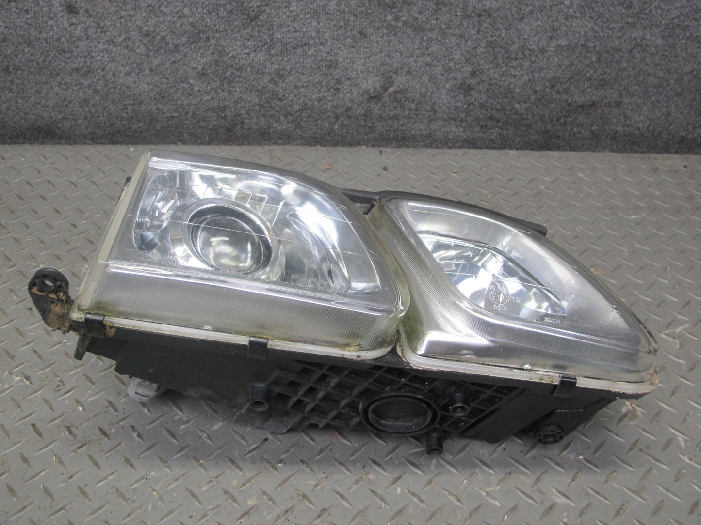 1998-2002 Lexus LX470 Front Right Pass Side Halogen Headlight Lamp