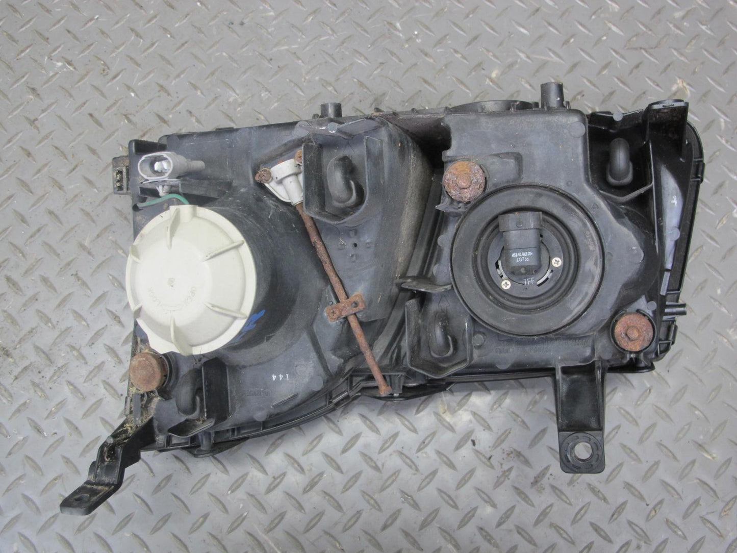 1998-2002 Lexus LX470 Front Right Pass Side Halogen Headlight Lamp
