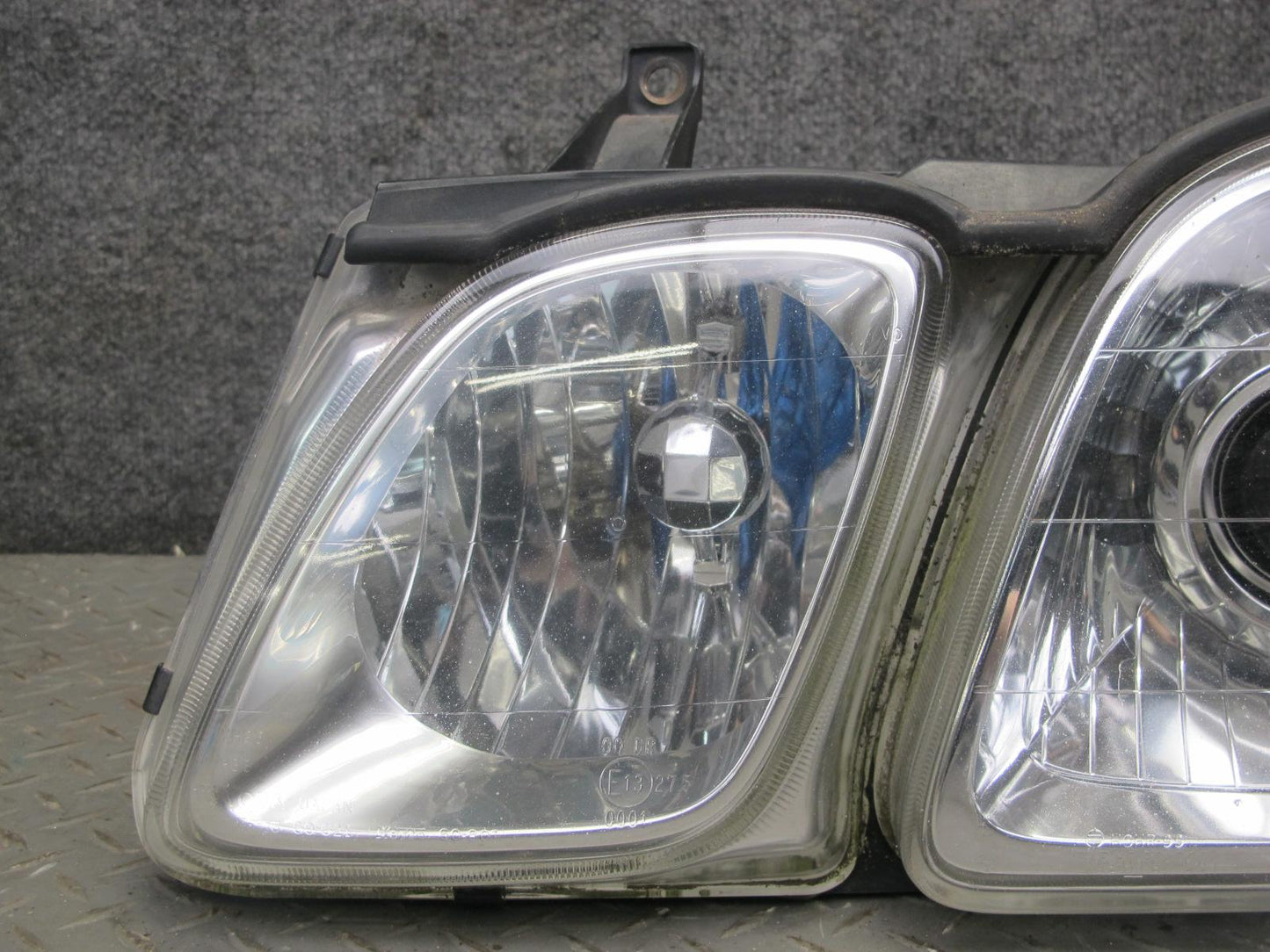 1998-2002 Lexus LX470 Front Left Driver Side Halogen Headlight Lamp