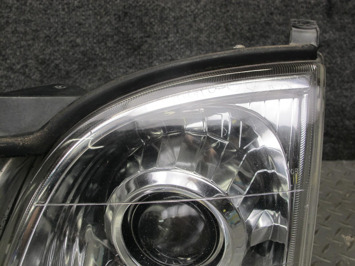 1998-2002 Lexus LX470 Front Left Driver Side Halogen Headlight Lamp