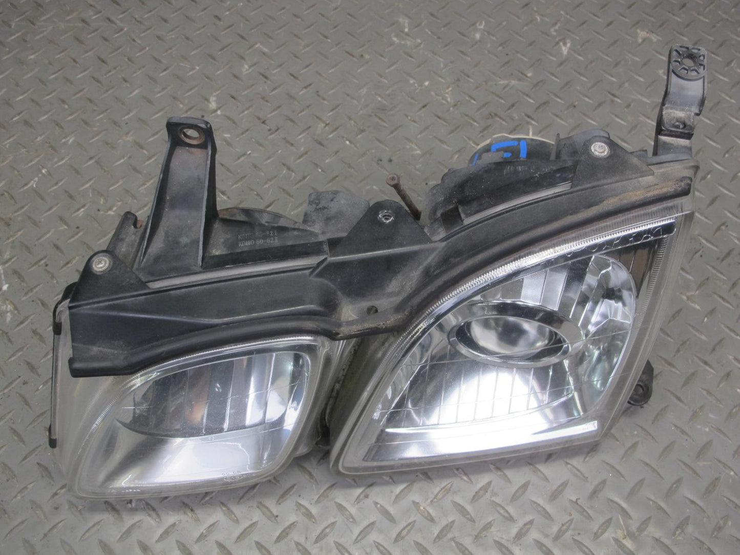 1998-2002 Lexus LX470 Front Left Driver Side Halogen Headlight Lamp