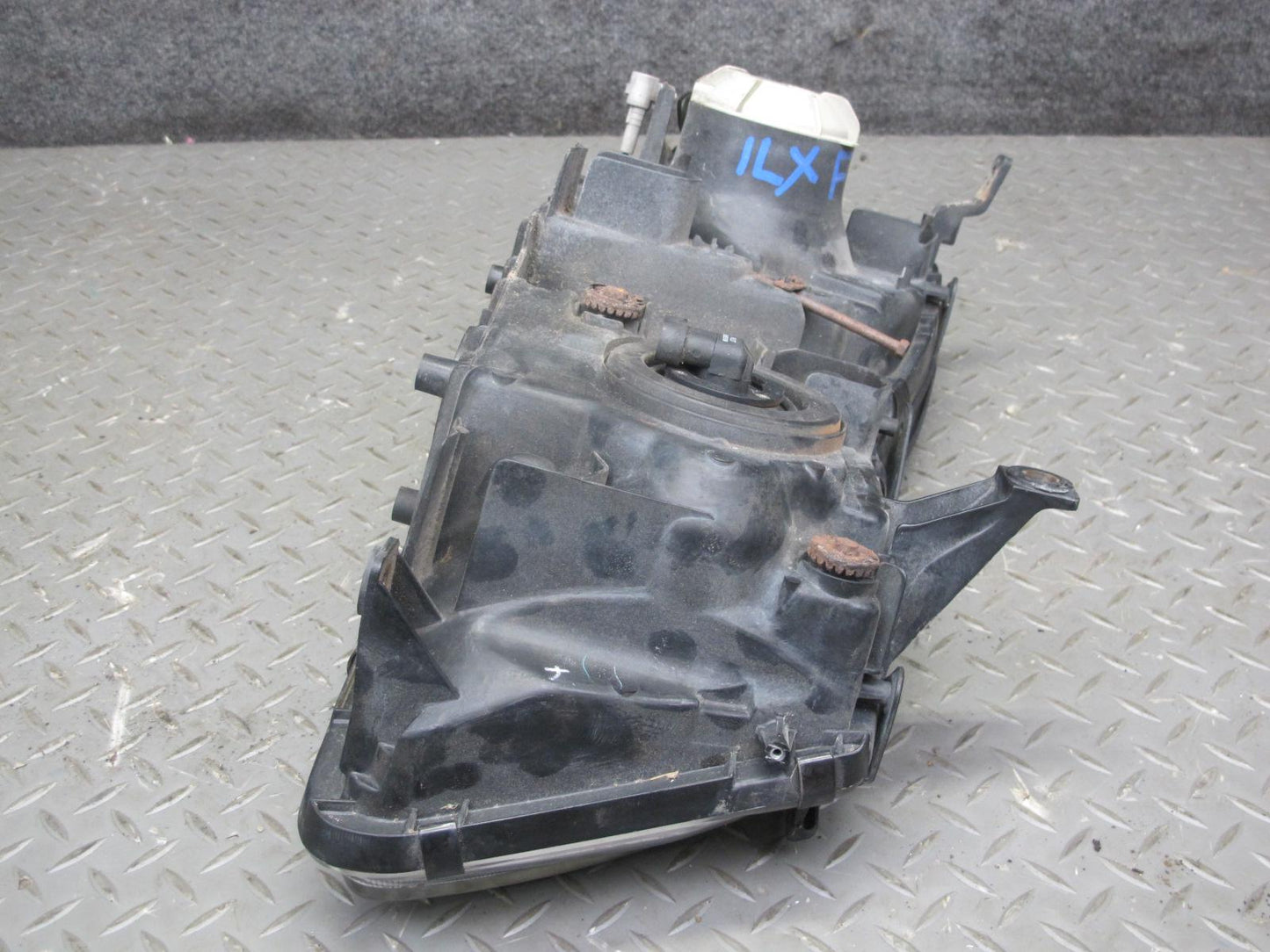 1998-2002 Lexus LX470 Front Left Driver Side Halogen Headlight Lamp