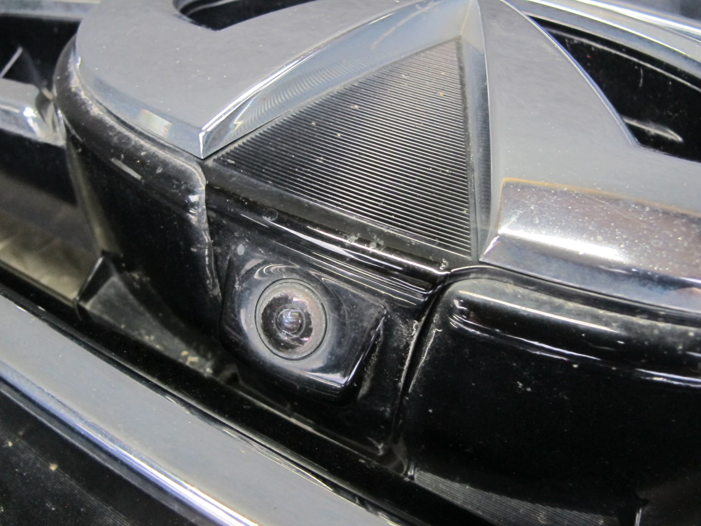 2014-2015 Infiniti QX60 2.5L Hybrid Front Bumper Chrome Grille w Camera