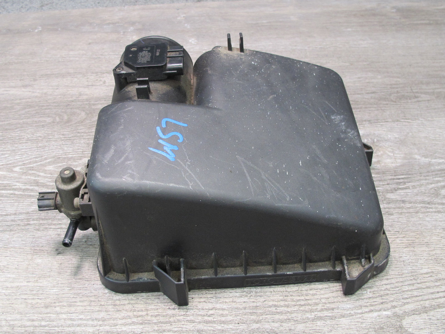 04-06 Lexus LS430 Air Intake Cleaner Filter Box Cover w MAF & Vacuum Switch OEM