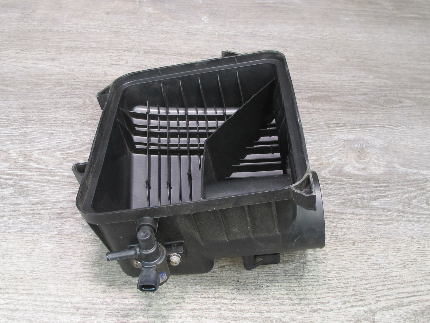 04-06 Lexus LS430 Air Intake Cleaner Filter Box Cover w MAF & Vacuum Switch OEM