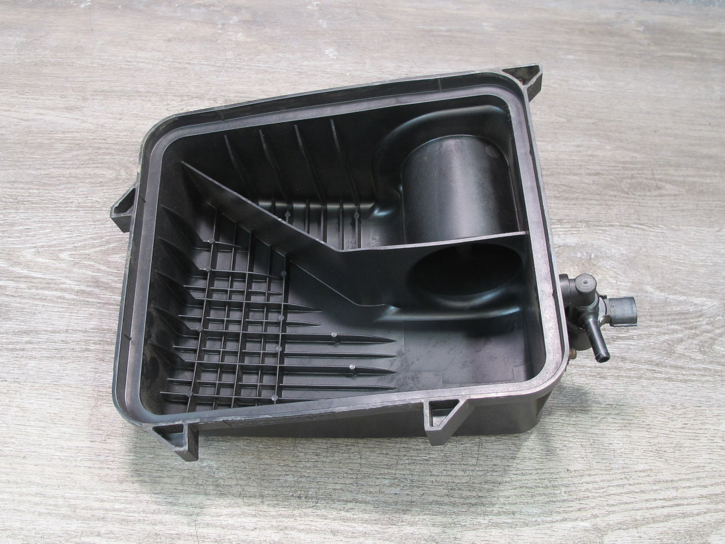 04-06 Lexus LS430 Air Intake Cleaner Filter Box Cover w MAF & Vacuum Switch OEM