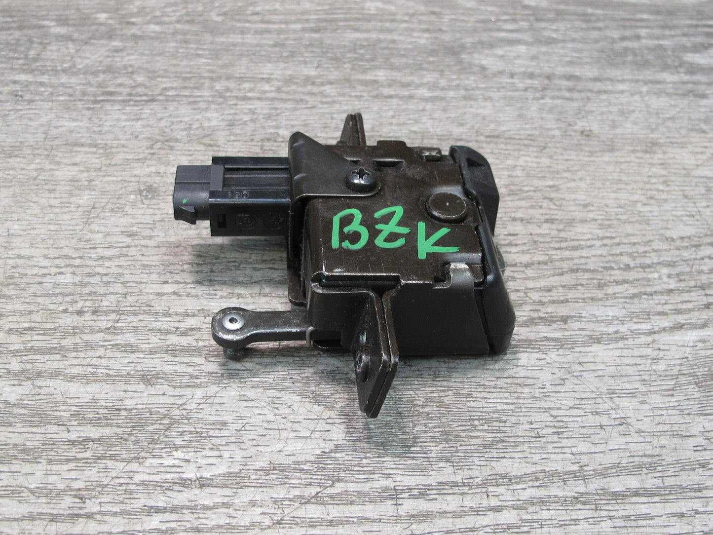 96-02 BMW E36/7 Z3 Roadster Rear Trunk Lid Lock Latch Actuator 1944690 OEM