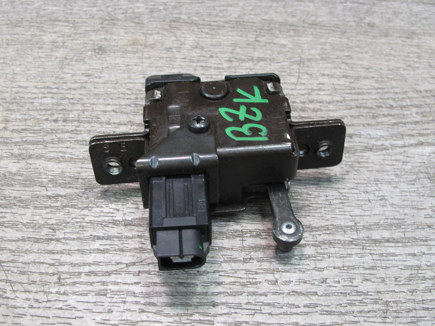 96-02 BMW E36/7 Z3 Roadster Rear Trunk Lid Lock Latch Actuator 1944690 OEM