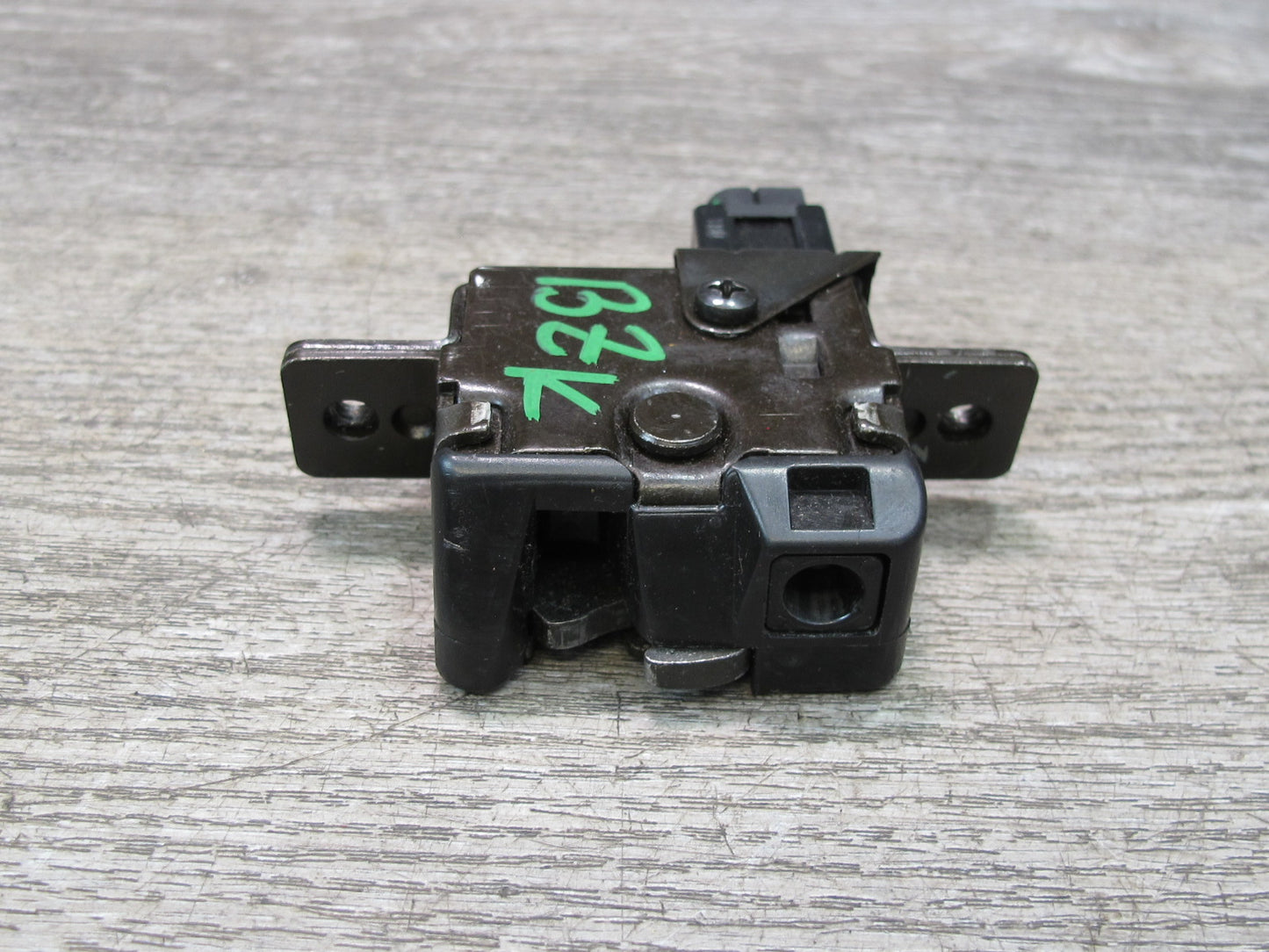 96-02 BMW E36/7 Z3 Roadster Rear Trunk Lid Lock Latch Actuator 1944690 OEM