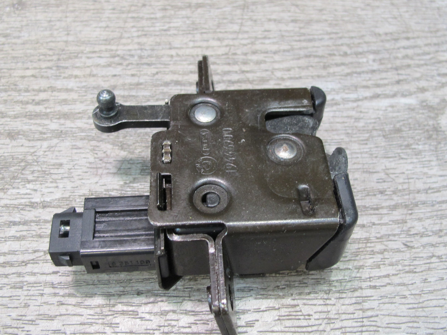 96-02 BMW E36/7 Z3 Roadster Rear Trunk Lid Lock Latch Actuator 1944690 OEM