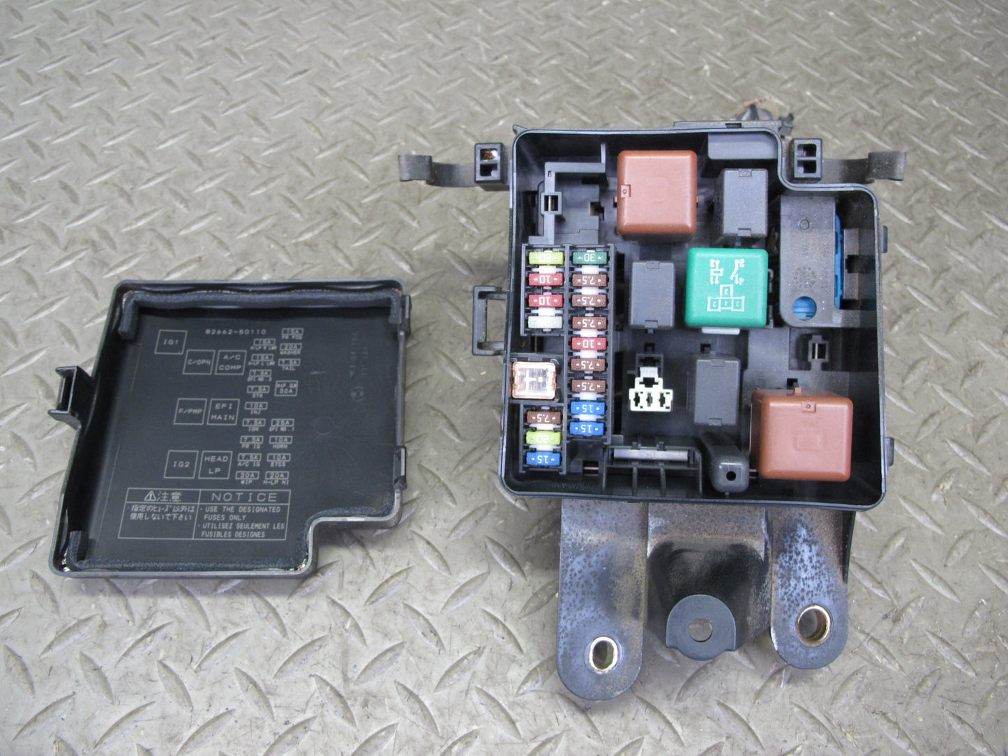 04-06 Lexus UCF30L LS430 Front Left Underhood Fuse Relay Box Module OEM