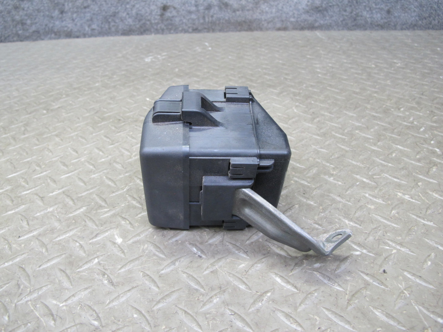 04-06 Lexus UCF30L LS430 Junction Fuse Relay Box Module w Bracket OEM