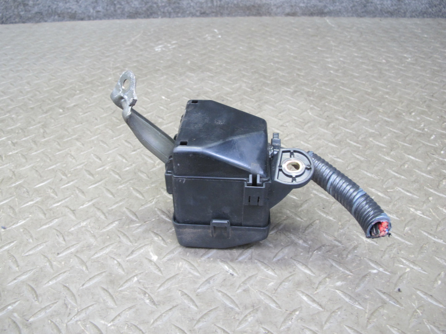 04-06 Lexus UCF30L LS430 Junction Fuse Relay Box Module w Bracket OEM