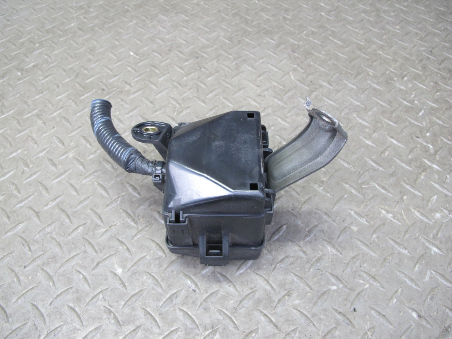 04-06 Lexus UCF30L LS430 Junction Fuse Relay Box Module w Bracket OEM