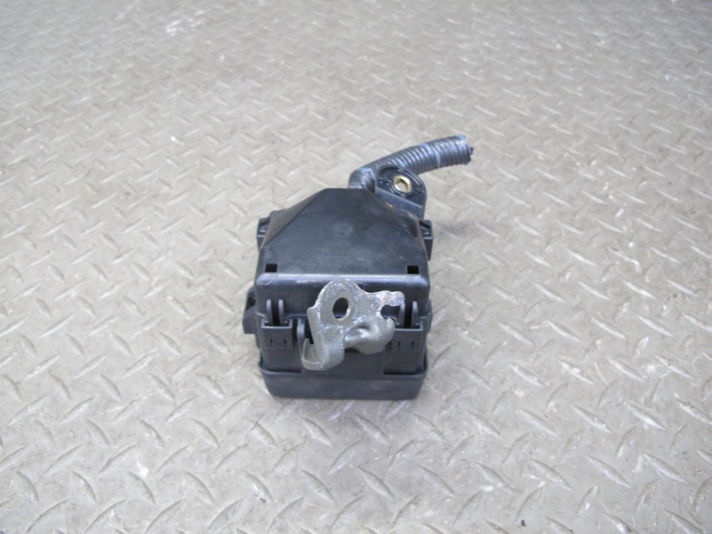 04-06 Lexus UCF30L LS430 Junction Fuse Relay Box Module w Bracket OEM