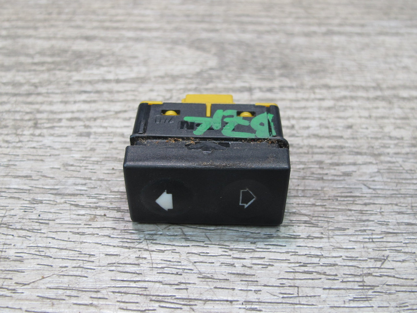 96-02 BMW E36/7 Z3 Left or Right Door Power Window Switch 8368941 OEM
