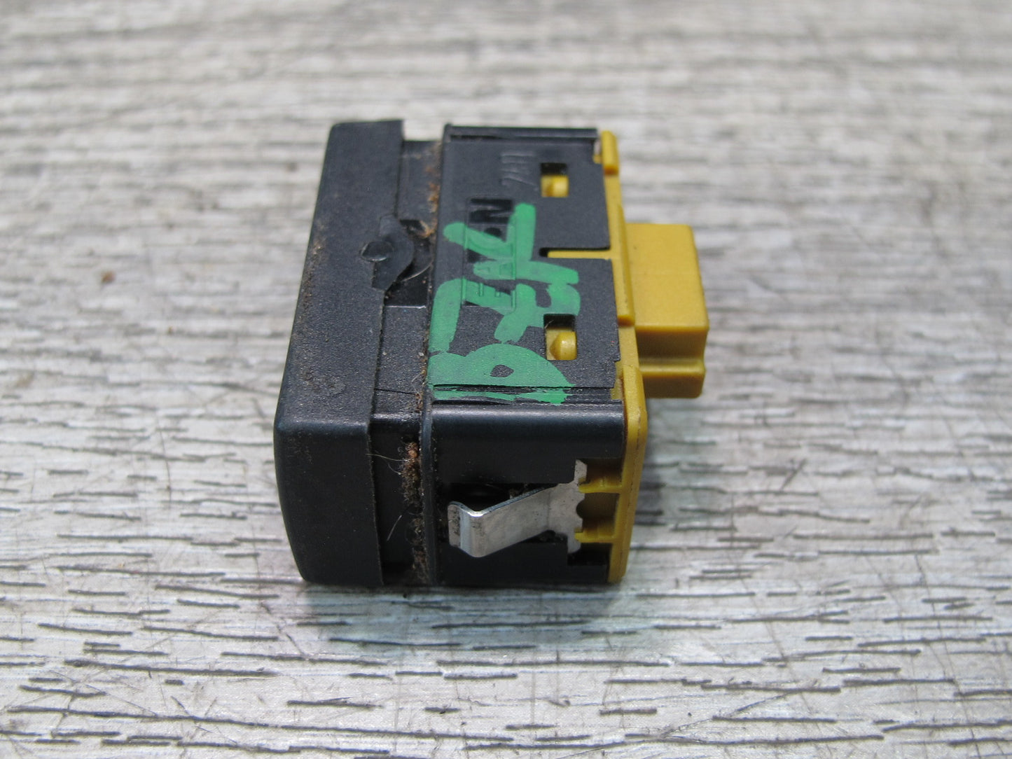 96-02 BMW E36/7 Z3 Left or Right Door Power Window Switch 8368941 OEM