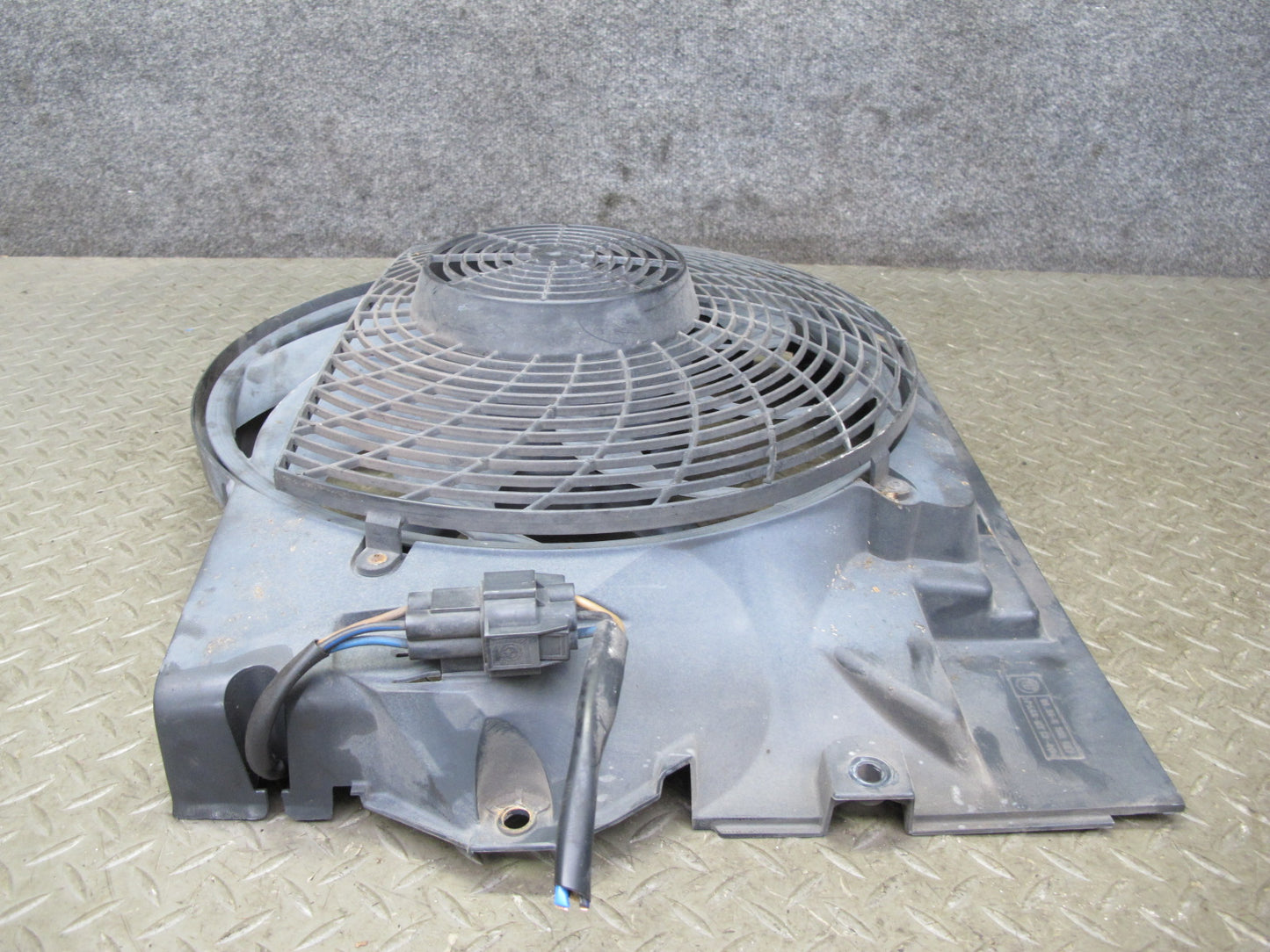 01-02 BMW E36/7 Z3 M54 S54 Engine Radiator Pusher Fan w Housing 6905617 OEM