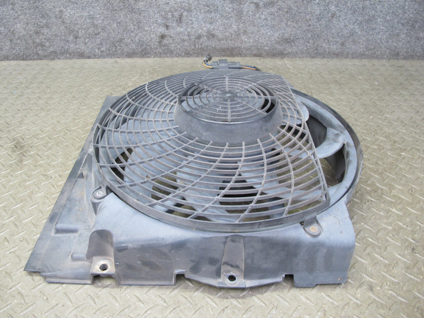 01-02 BMW E36/7 Z3 M54 S54 Engine Radiator Pusher Fan w Housing 6905617 OEM