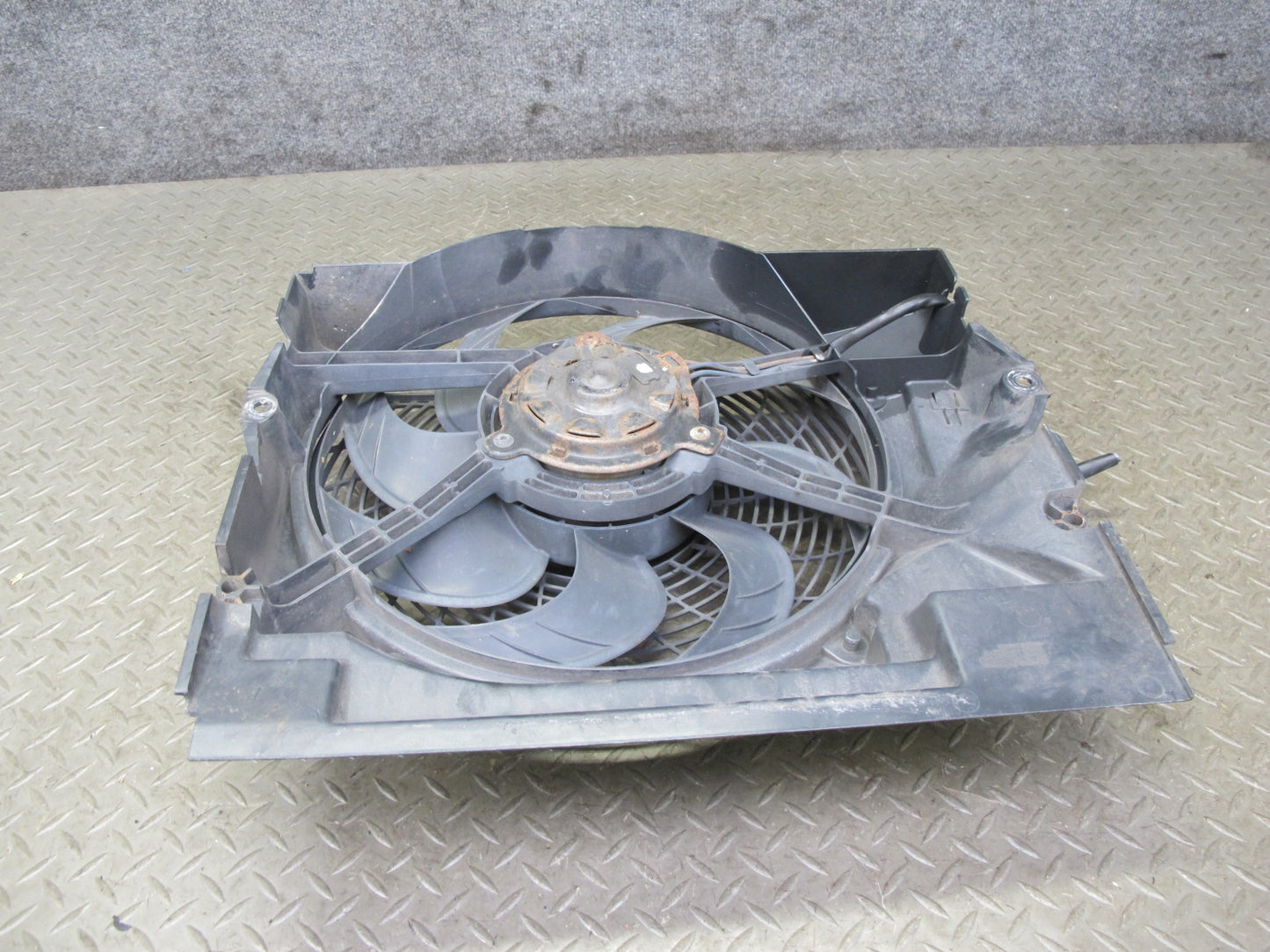 01-02 BMW E36/7 Z3 M54 S54 Engine Radiator Pusher Fan w Housing 6905617 OEM