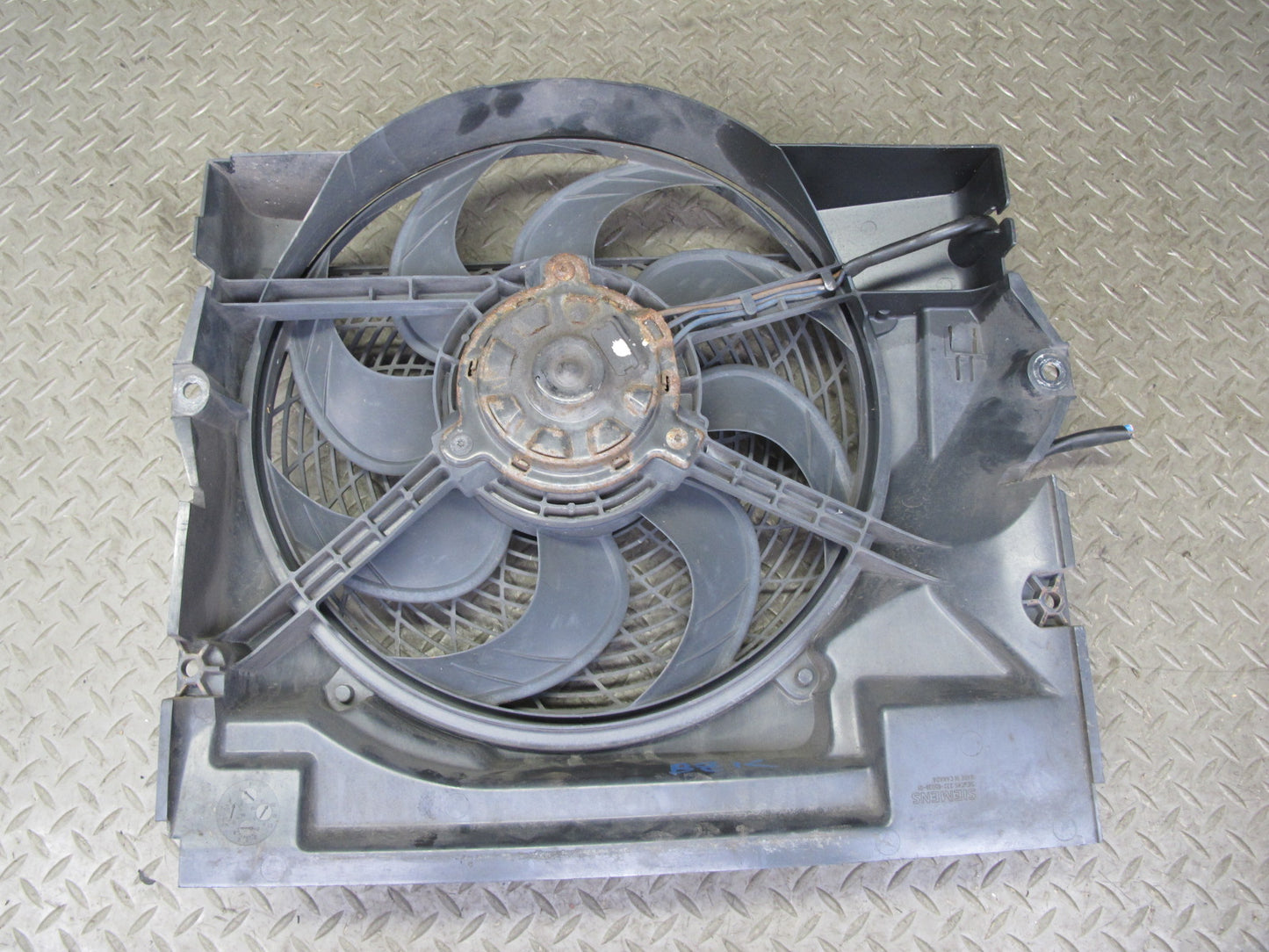 01-02 BMW E36/7 Z3 M54 S54 Engine Radiator Pusher Fan w Housing 6905617 OEM