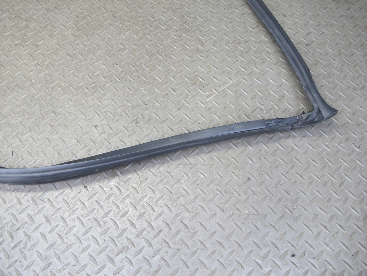 96-02 BMW E36/7 Z3 Roadster Windshield Weatherstrip Rubber Seal OEM