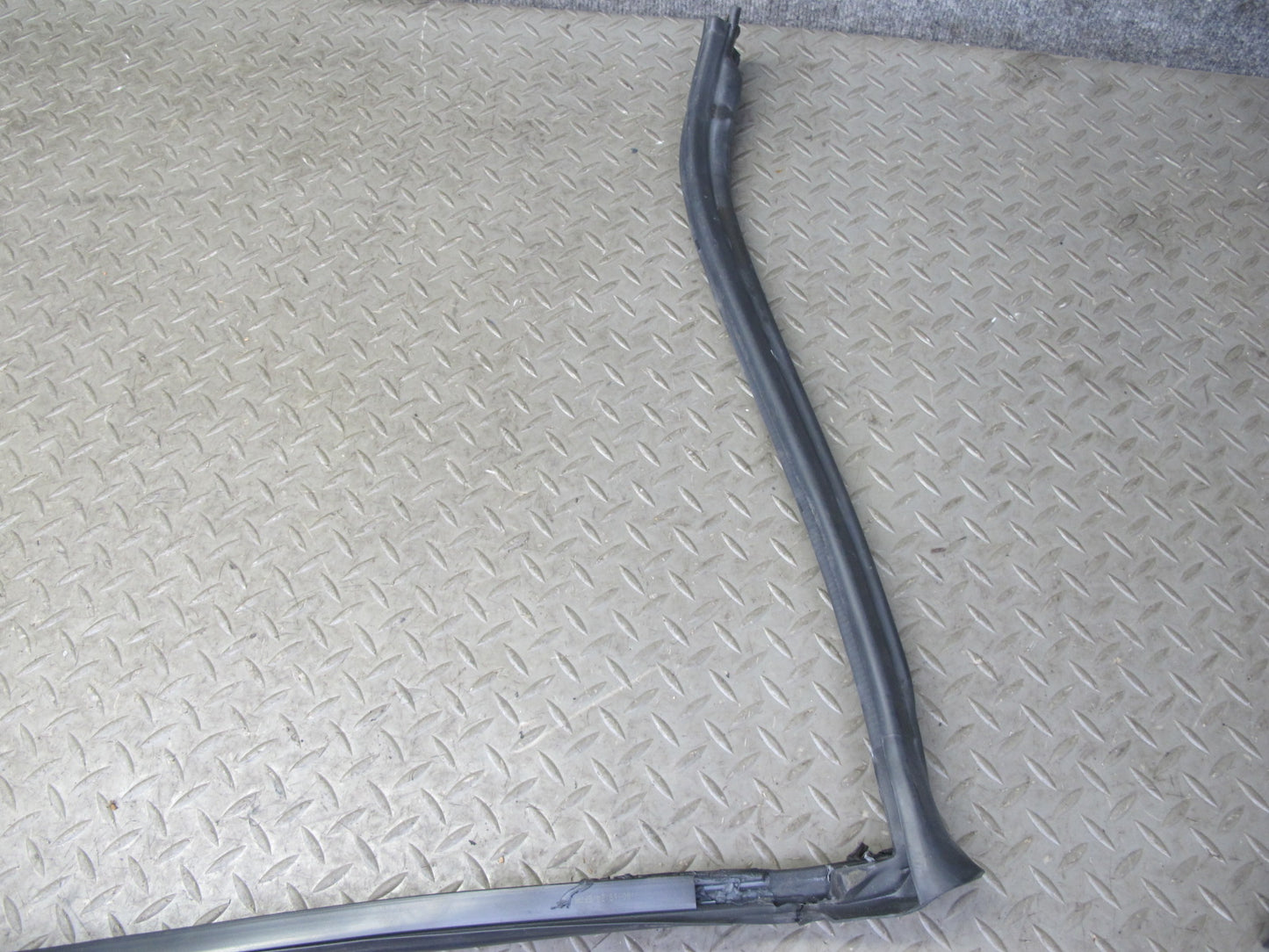 96-02 BMW E36/7 Z3 Roadster Windshield Weatherstrip Rubber Seal OEM