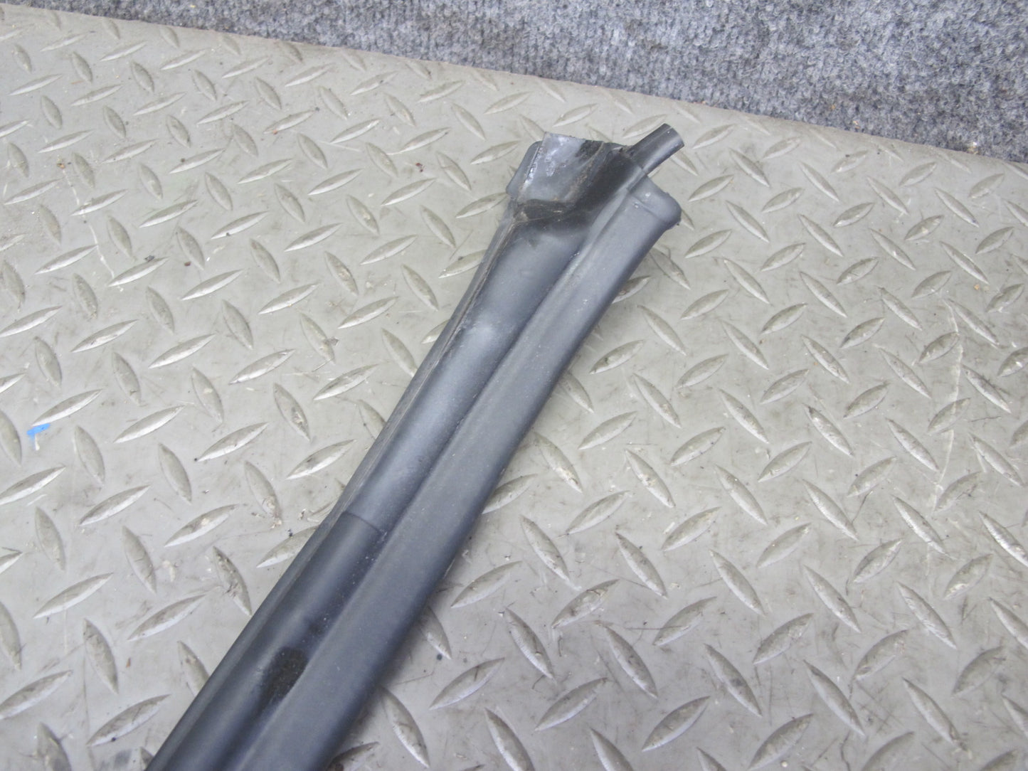 96-02 BMW E36/7 Z3 Roadster Windshield Weatherstrip Rubber Seal OEM